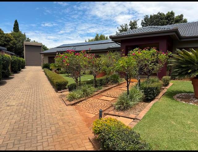 6 BEDROOM HOUSE FOR SALE IN CLUBVILLE